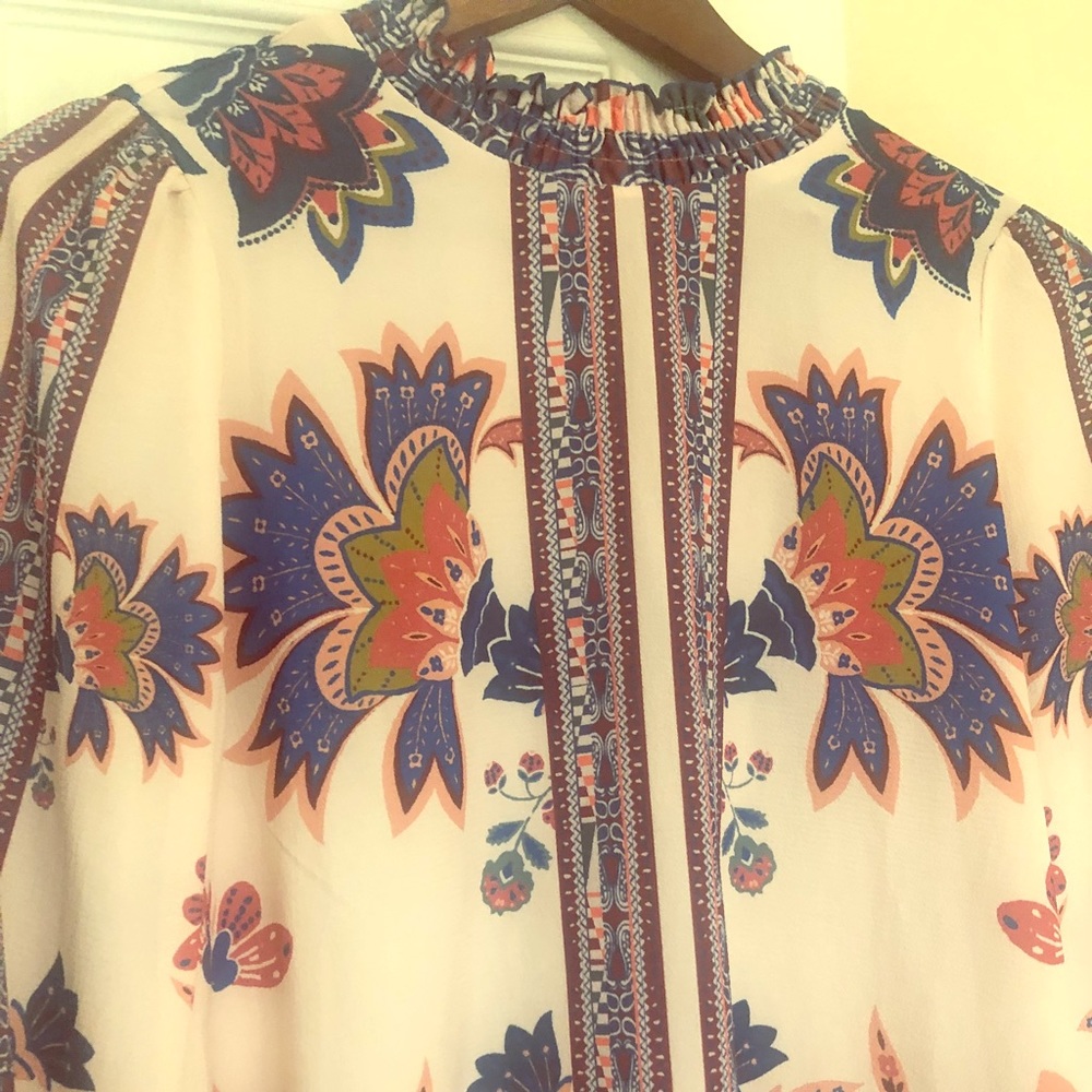 Cream floral top!